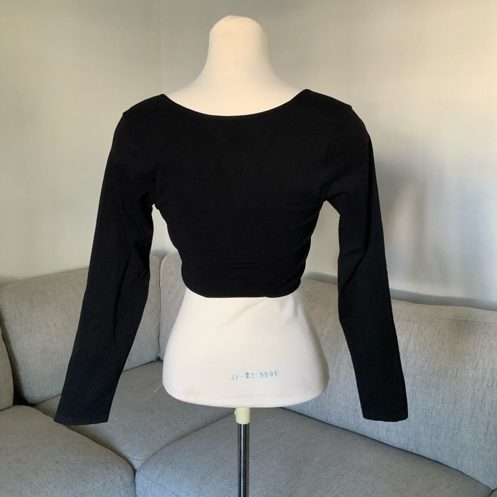 Black V-Neck Crop Top - Picture 3 of 4